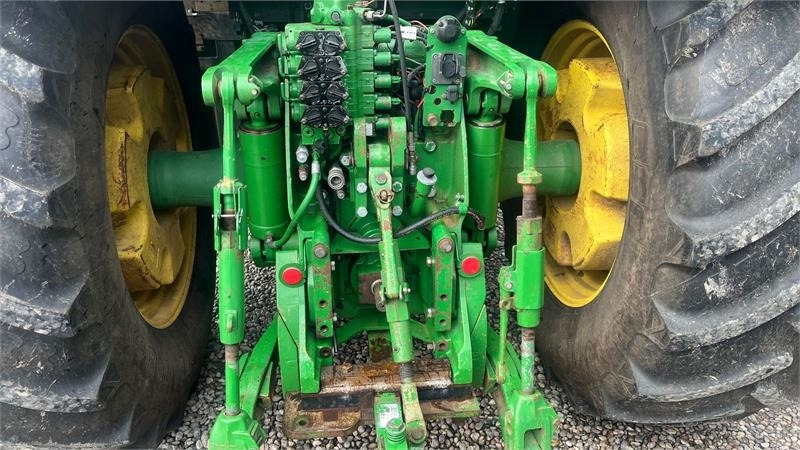 John Deere 8230 Med frontlift - Farm tractor: picture 5 John Deere 8230 Med frontlift - Farm tractor: picture 5