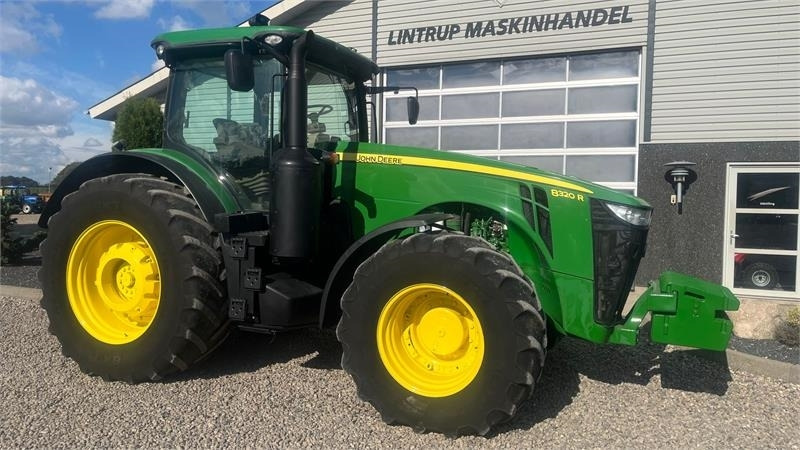 Farm tractor John Deere 8320R: picture 15