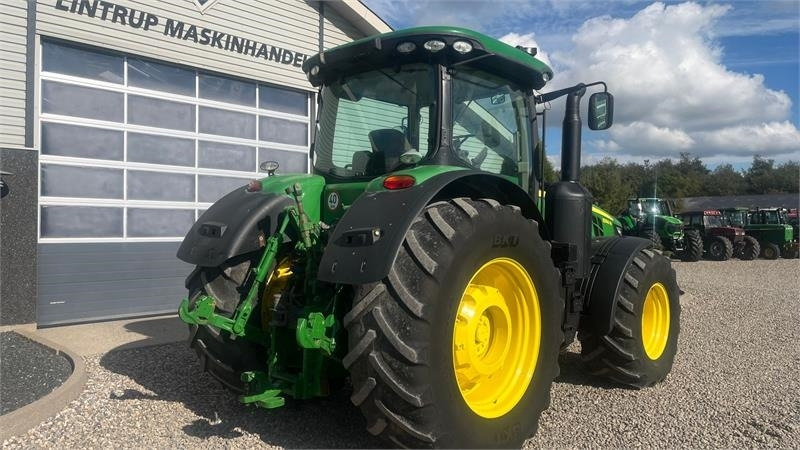 Farm tractor John Deere 8320R: picture 13