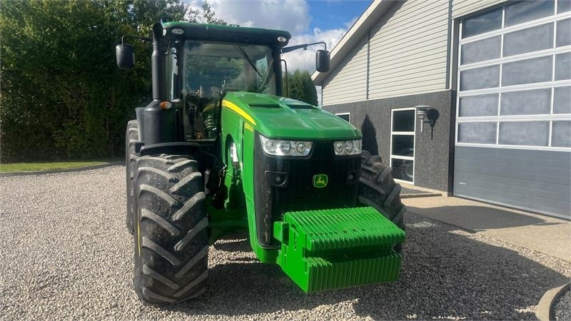 Farm tractor John Deere 8320R: picture 17