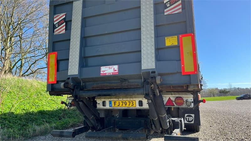 Krone Sættevogn med lift i bag SDP 27 eLB4-CS med lift i - Curtainsider semi-trailer: picture 2 Krone Sættevogn med lift i bag SDP 27 eLB4-CS med lift i - Curtainsider semi-trailer: picture 2