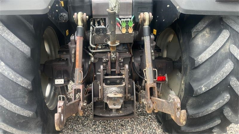 Massey Ferguson 8120 DYNA 4 Med frontlift  - Farm tractor: picture 5 Massey Ferguson 8120 DYNA 4 Med frontlift  - Farm tractor: picture 5