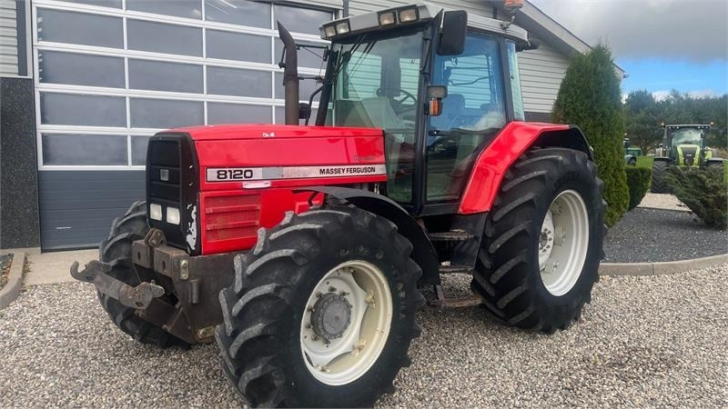 Massey Ferguson 8120 DYNA 4 Med frontlift  - Farm tractor: picture 2 Massey Ferguson 8120 DYNA 4 Med frontlift  - Farm tractor: picture 2