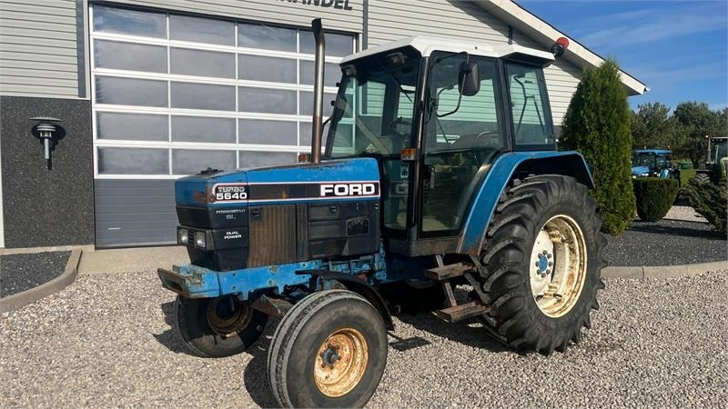 New Holland 5640 SL Dualpower - Farm tractor: picture 2 New Holland 5640 SL Dualpower - Farm tractor: picture 2