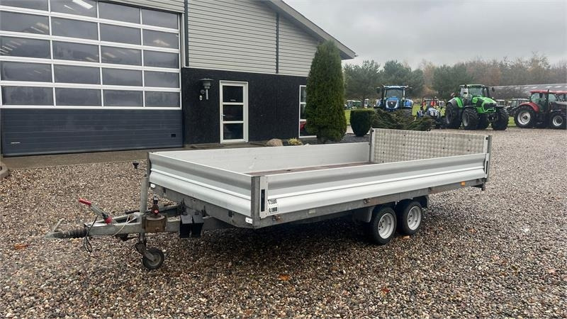 Selandia Maskintrailer med vip og rampe med hydrau - Dropside/ Flatbed trailer: picture 2 Selandia Maskintrailer med vip og rampe med hydrau - Dropside/ Flatbed trailer: picture 2