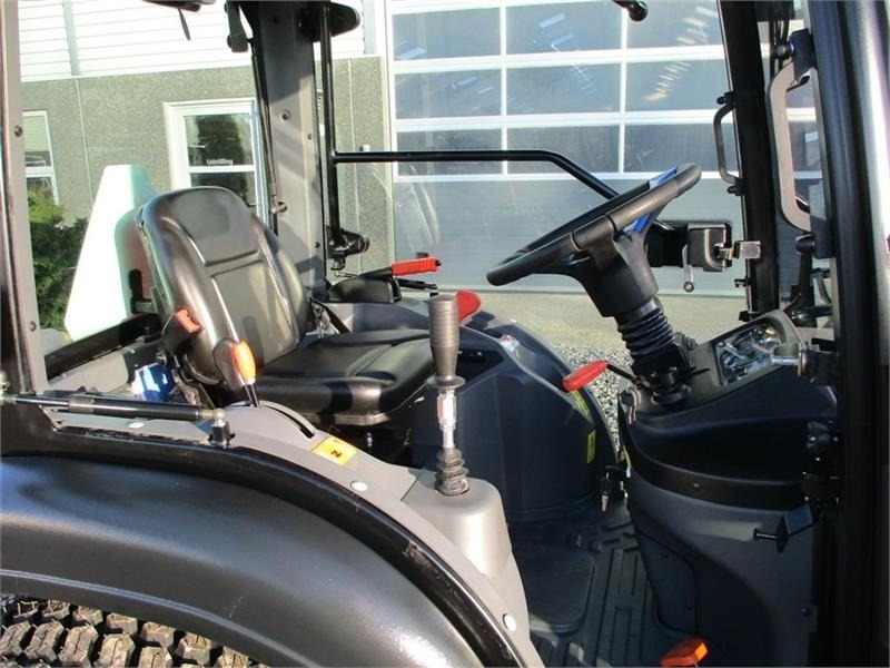 Farm tractor Solis 26 HST Med kabine, Turf hjul og frontlæsser.: picture 17
