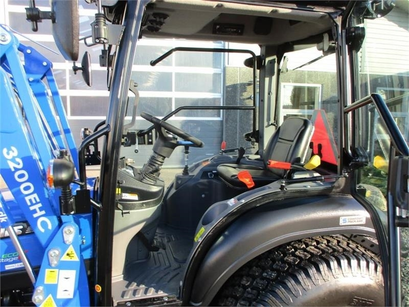 Farm tractor Solis 26 HST Med kabine, Turf hjul og frontlæsser.: picture 7