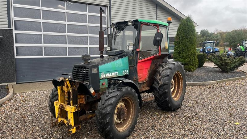 Valmet 455 Med en slags frontlift - Farm tractor: picture 2 Valmet 455 Med en slags frontlift - Farm tractor: picture 2
