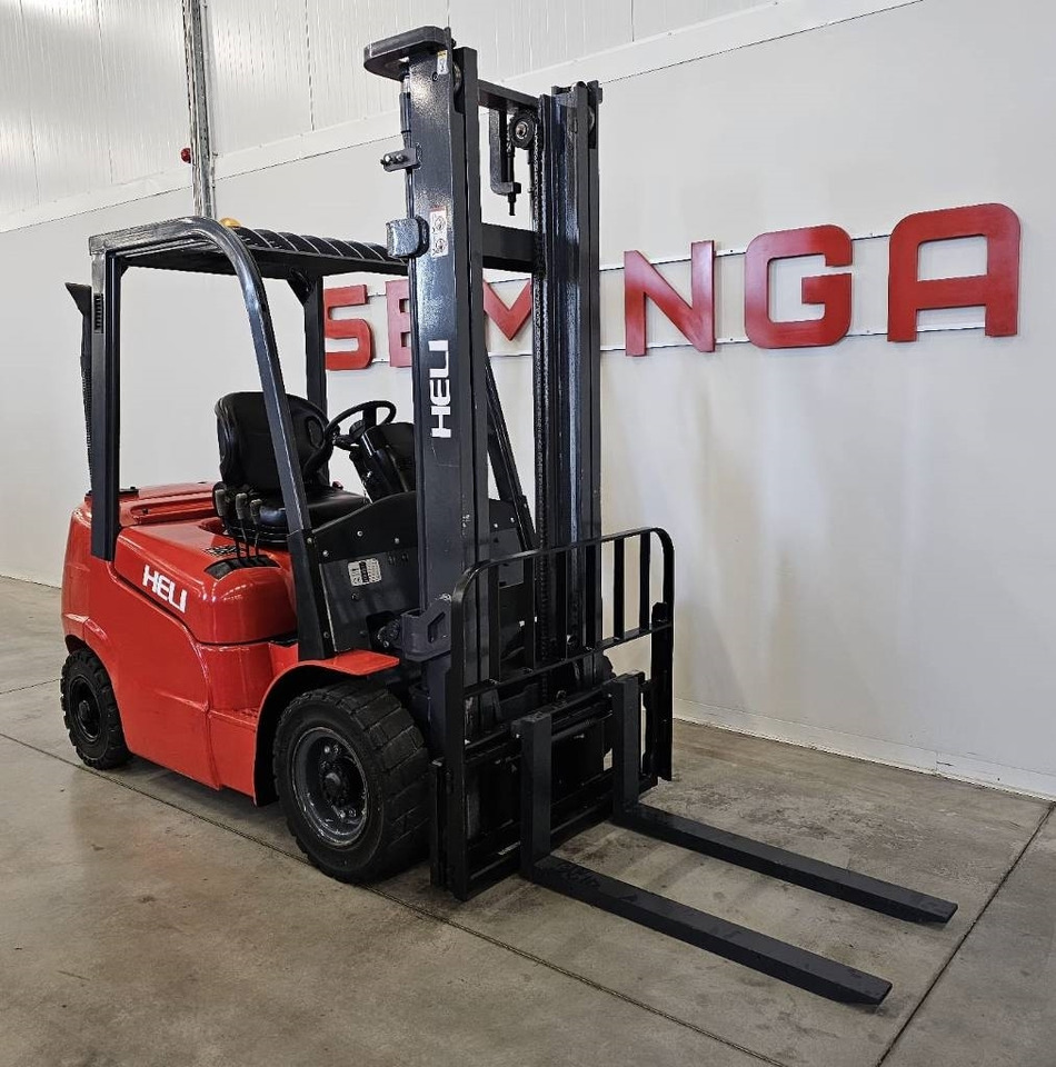 Heli 10053 FD25G  - Diesel forklift: picture 3 Heli 10053 FD25G  - Diesel forklift: picture 3