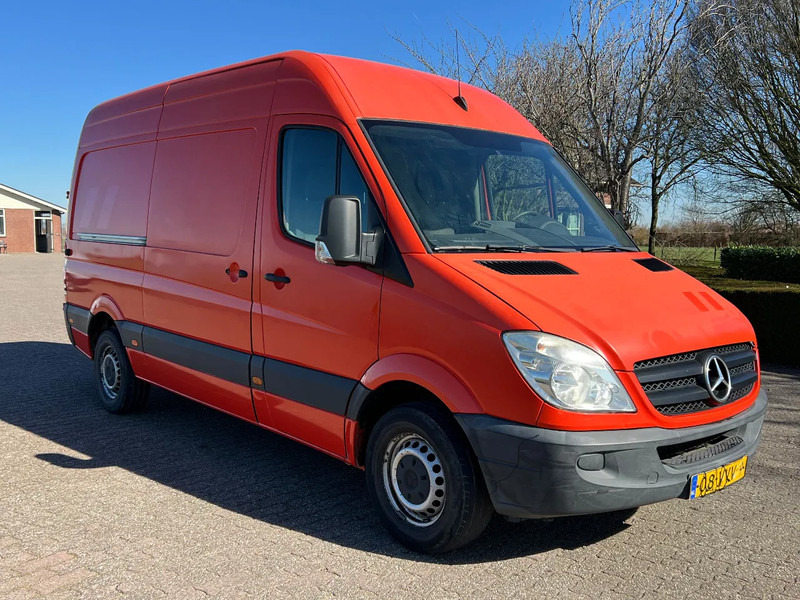 Mercedes-Benz Sprinter 211 211 CDI L2H2 366 DC - Small van: picture 4 Mercedes-Benz Sprinter 211 211 CDI L2H2 366 DC - Small van: picture 4