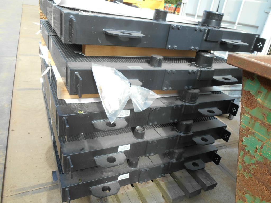 Caterpillar 3672533 - - Radiator for Construction machinery: picture 3 Caterpillar 3672533 - - Radiator for Construction machinery: picture 3