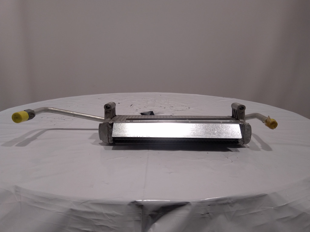 Deutz 04157695 - Oil cooler for Construction machinery: picture 2 Deutz 04157695 - Oil cooler for Construction machinery: picture 2