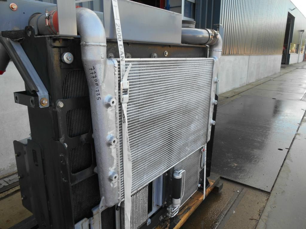 Hitachi YA00004877 - Intercooler for Construction machinery: picture 4 Hitachi YA00004877 - Intercooler for Construction machinery: picture 4