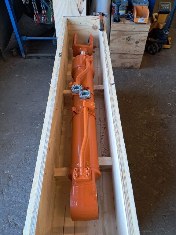 Hitachi YA00005617 - Hydraulic cylinder for Construction machinery: picture 2 Hitachi YA00005617 - Hydraulic cylinder for Construction machinery: picture 2