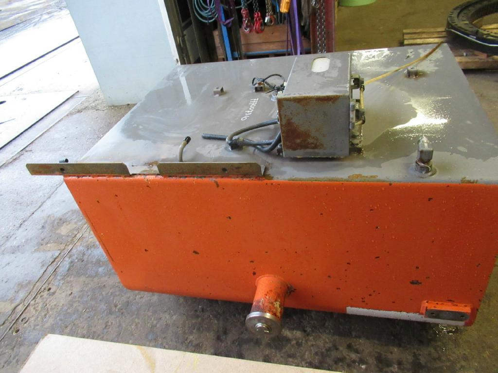 Hitachi ZX470LCH-3 - - Fuel tank for Construction machinery: picture 4 Hitachi ZX470LCH-3 - - Fuel tank for Construction machinery: picture 4