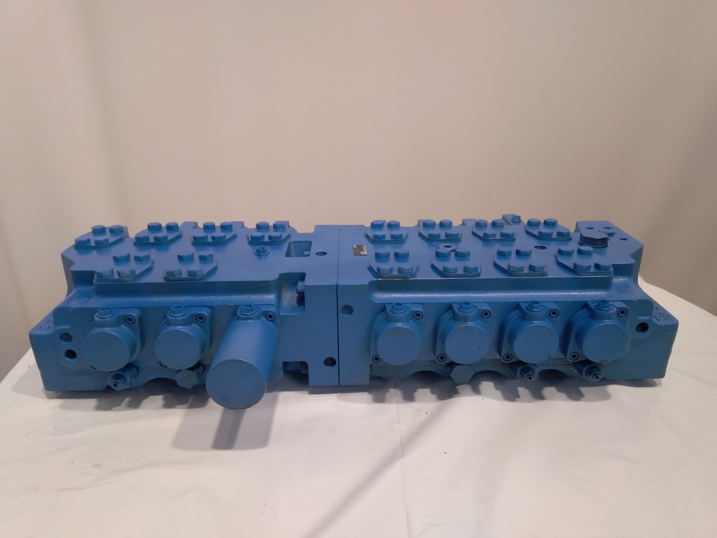 Liebherr 5009933 - M8-1228-03/7M8-32 - Hydraulic valve for Construction machinery: picture 4 Liebherr 5009933 - M8-1228-03/7M8-32 - Hydraulic valve for Construction machinery: picture 4