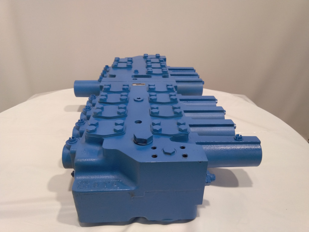 Liebherr 5009933 - M8-1228-03/7M8-32 - Hydraulic valve for Construction machinery: picture 3 Liebherr 5009933 - M8-1228-03/7M8-32 - Hydraulic valve for Construction machinery: picture 3