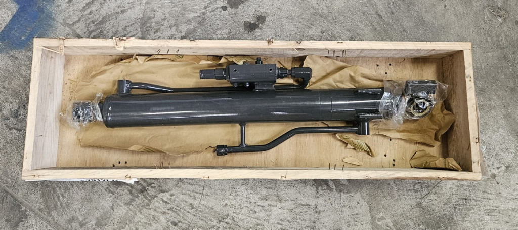 New Holland 31MK-52912CG - Hydraulic cylinder for Construction machinery: picture 1 New Holland 31MK-52912CG - Hydraulic cylinder for Construction machinery: picture 1