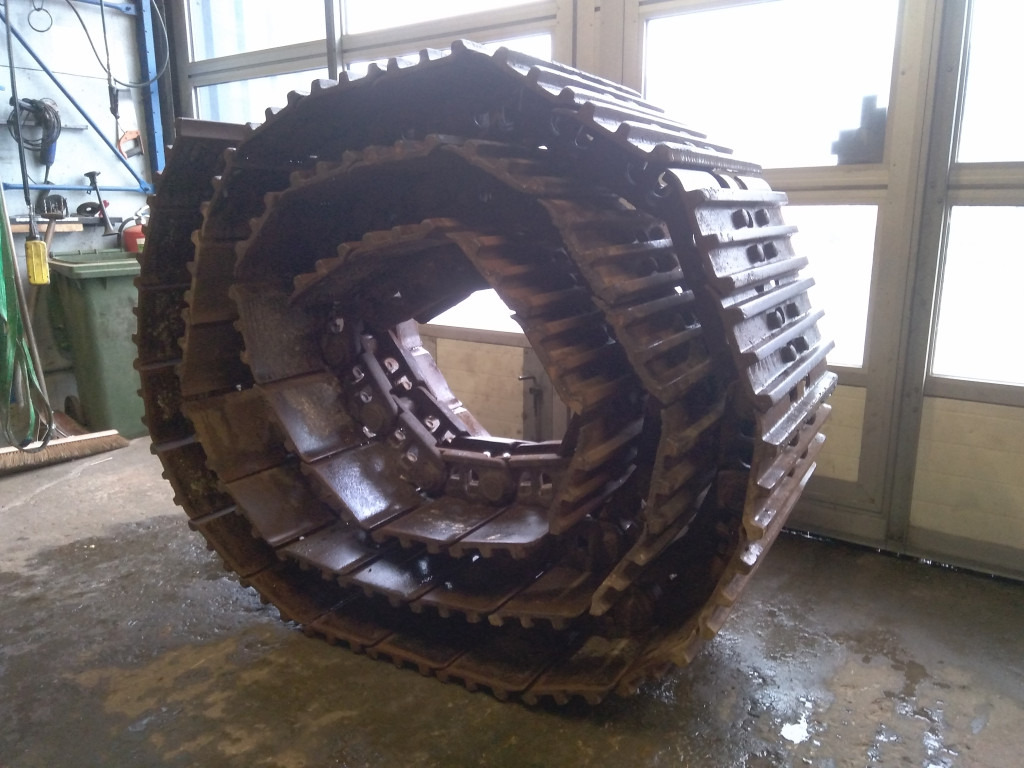 New Holland 72211787 - 72212377 - Track for Construction machinery: picture 1 New Holland 72211787 - 72212377 - Track for Construction machinery: picture 1