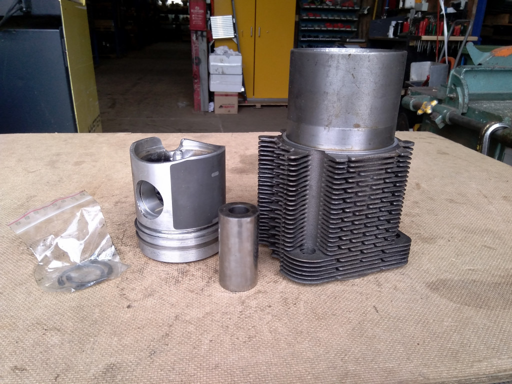 O&K 1484445 - - Piston/ Ring/ Bushing for Construction machinery: picture 1 O&K 1484445 - - Piston/ Ring/ Bushing for Construction machinery: picture 1