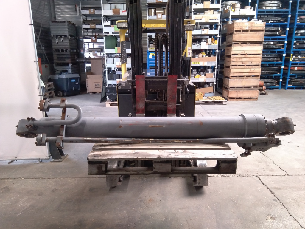 Volvo SA114604990 - SA114607450 - Hydraulic cylinder for Construction machinery: picture 1 Volvo SA114604990 - SA114607450 - Hydraulic cylinder for Construction machinery: picture 1