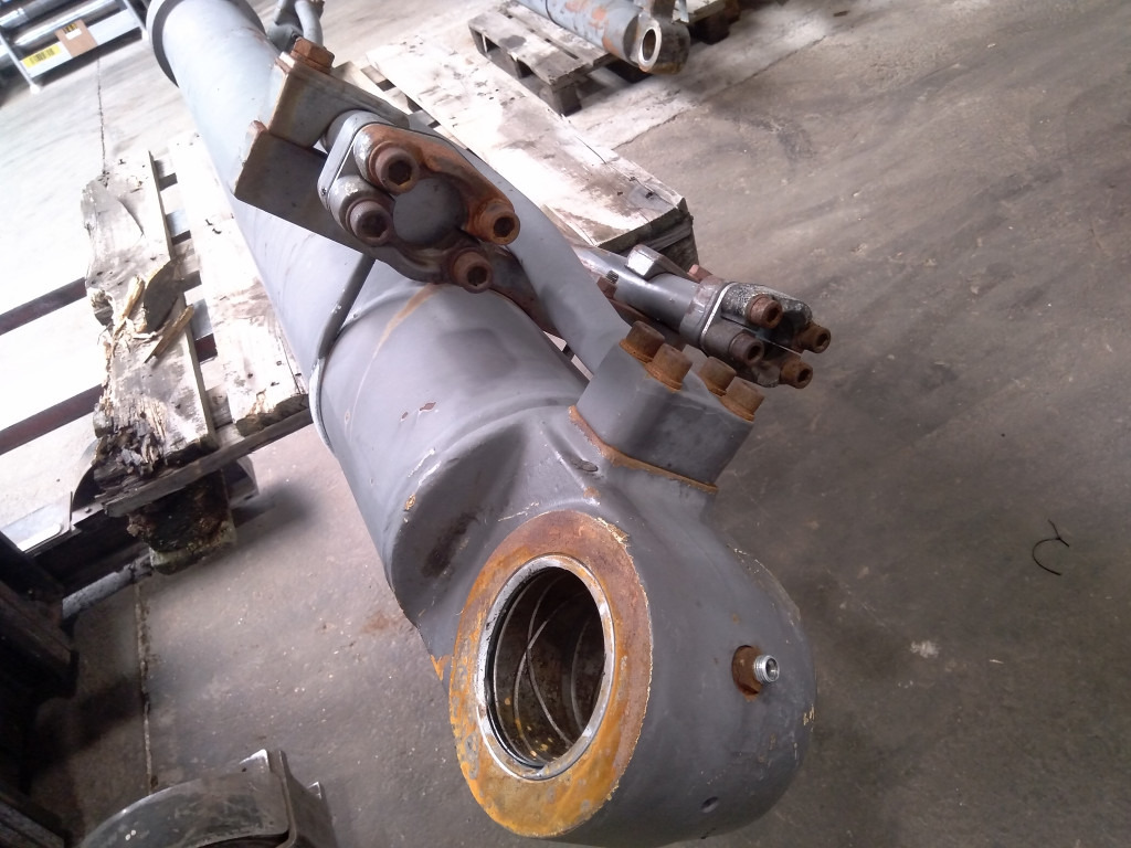 Volvo SA114604990 - SA114607450 - Hydraulic cylinder for Construction machinery: picture 3 Volvo SA114604990 - SA114607450 - Hydraulic cylinder for Construction machinery: picture 3