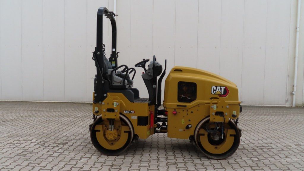 Caterpillar CB2.7GC - Combination roller: picture 1 Caterpillar CB2.7GC - Combination roller: picture 1