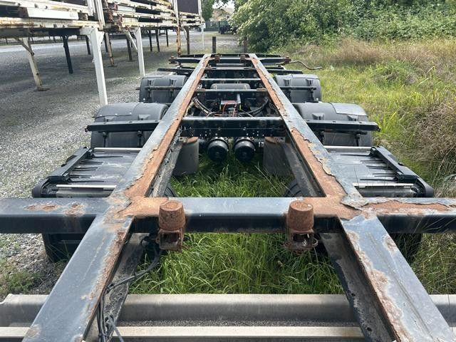 Container transporter/ Swap body trailer Krone Wechselfahrgestell: picture 7