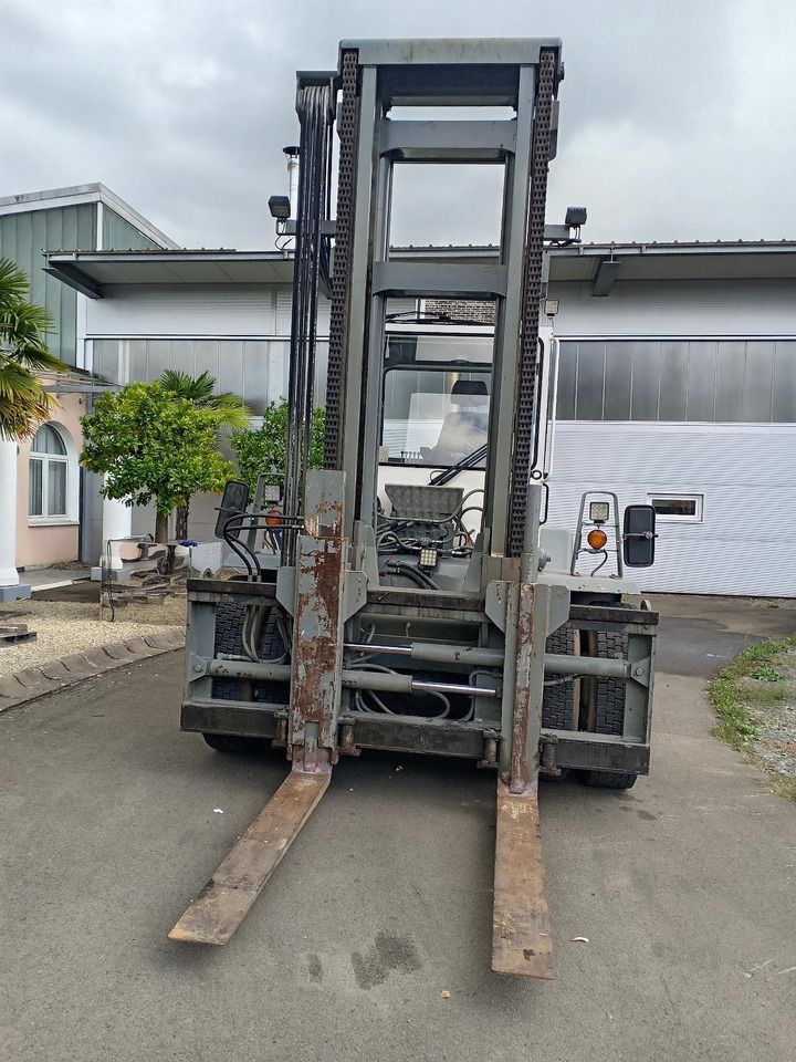 1060-30 - Diesel forklift: picture 2 1060-30 - Diesel forklift: picture 2