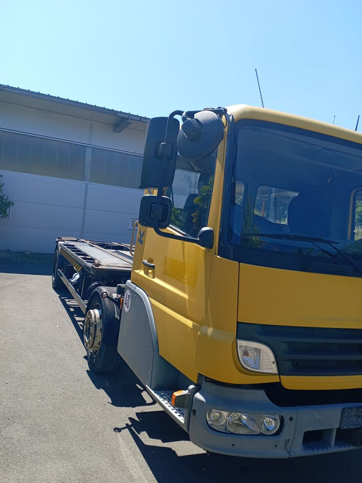 Mercedes-Benz Kamag / Wiesel / WBH25 / KB3237 - Container transporter/ Swap body truck: picture 3 Mercedes-Benz Kamag / Wiesel / WBH25 / KB3237 - Container transporter/ Swap body truck: picture 3