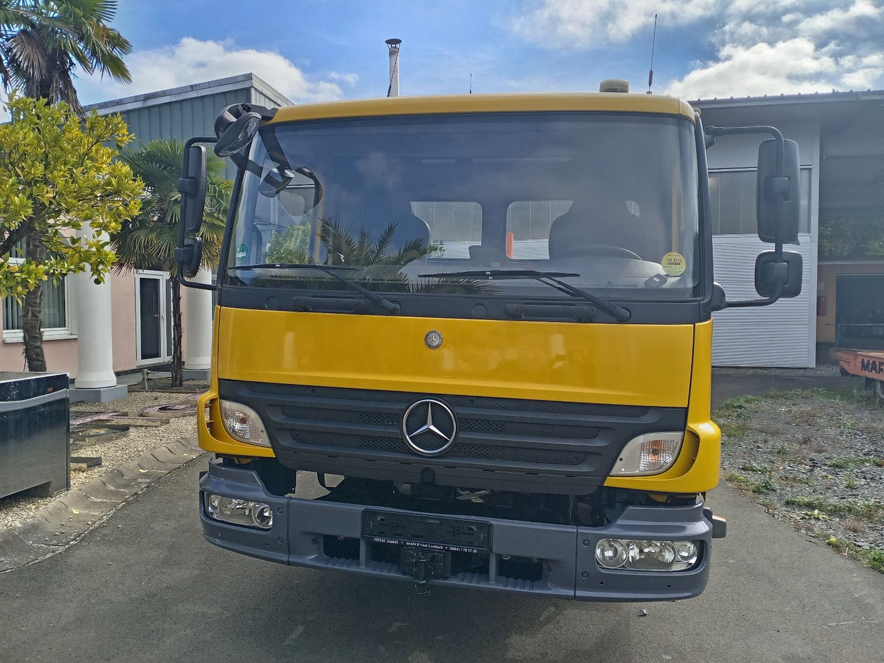 Mercedes-Benz Kamag Wiesel / WBH25 / KB3793 / mit Ganrantie - Container transporter/ Swap body truck: picture 1 Mercedes-Benz Kamag Wiesel / WBH25 / KB3793 / mit Ganrantie - Container transporter/ Swap body truck: picture 1