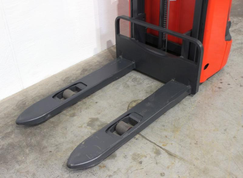 Linde L 12 1172 - Stacker: picture 5 Linde L 12 1172 - Stacker: picture 5