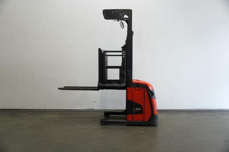 Linde V 10-02 5212-02 - Order picker: picture 4 Linde V 10-02 5212-02 - Order picker: picture 4
