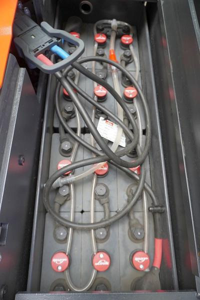 Linde V 10-02 5212-02 - Order picker: picture 5 Linde V 10-02 5212-02 - Order picker: picture 5