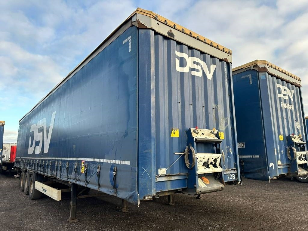 Krone SD - Curtainsider semi-trailer: picture 2 Krone SD - Curtainsider semi-trailer: picture 2