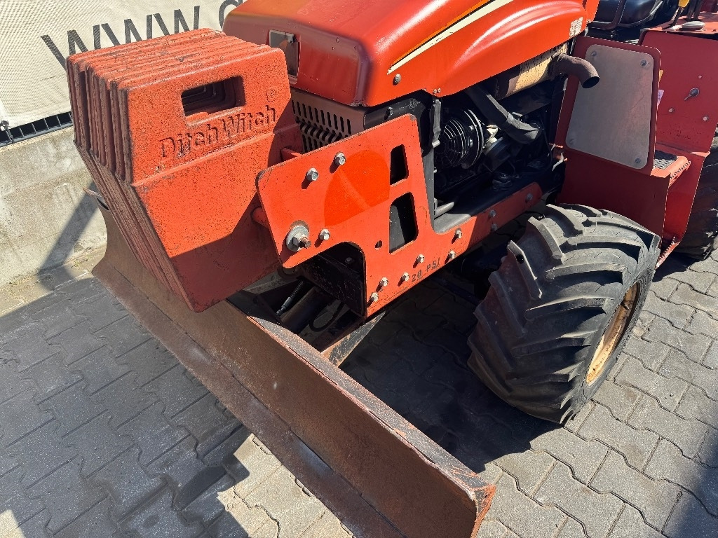 Ditch Witch RT 40 - Trencher: picture 3 Ditch Witch RT 40 - Trencher: picture 3