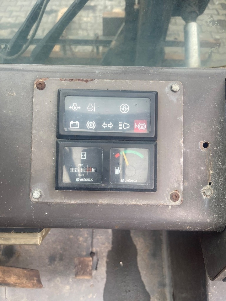 Rough terrain forklift Manitou MC 30: picture 6