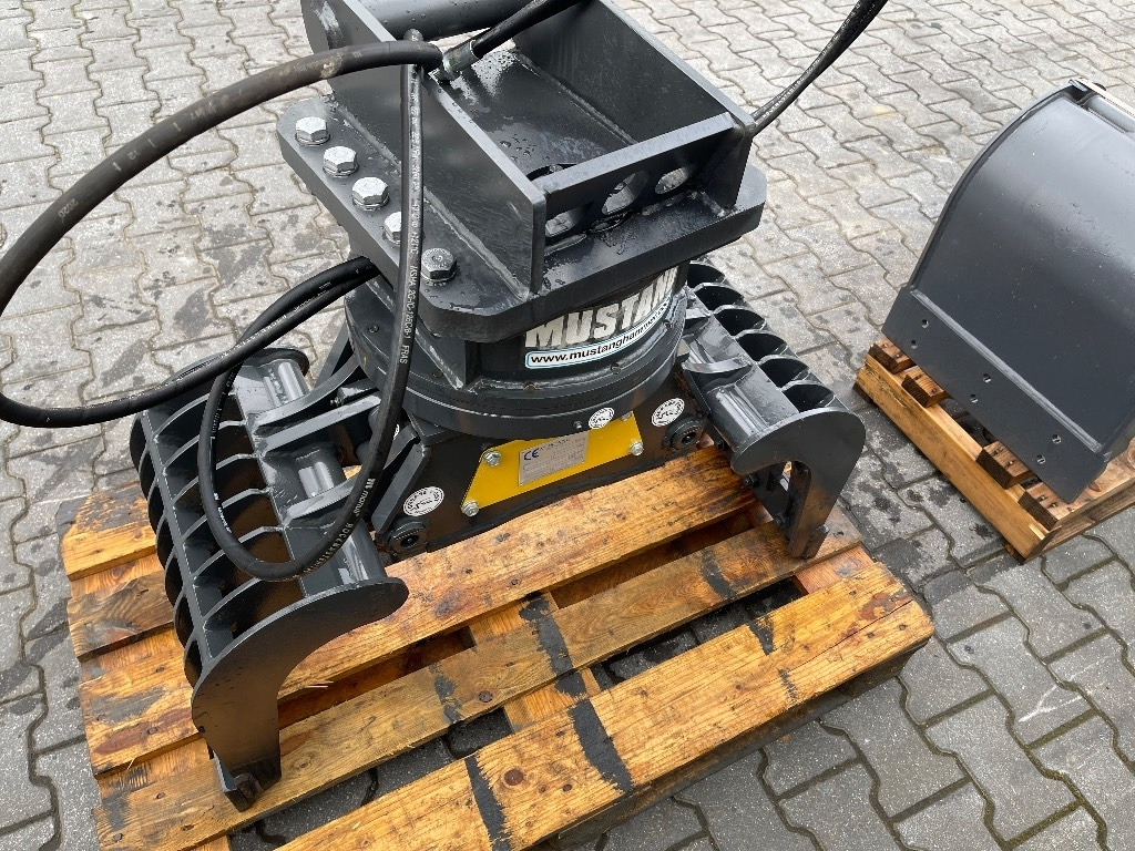 Mustang GRP 150 - Grapple for Construction machinery: picture 3 Mustang GRP 150 - Grapple for Construction machinery: picture 3