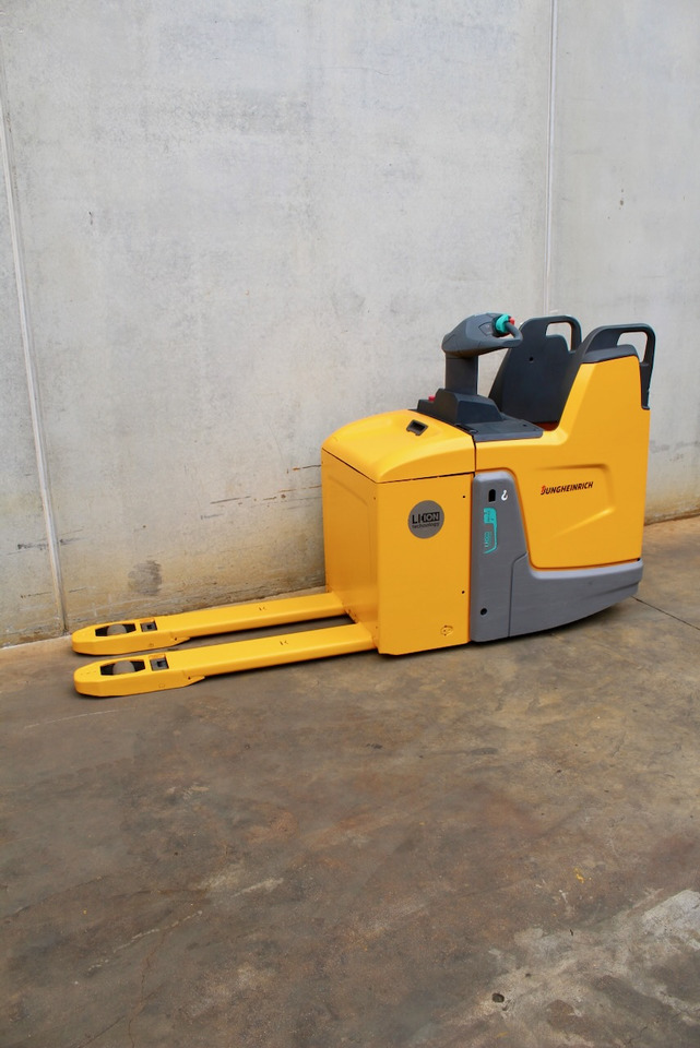 Jungheinrich ERE 225 LI-ION - Pallet truck: picture 2 Jungheinrich ERE 225 LI-ION - Pallet truck: picture 2