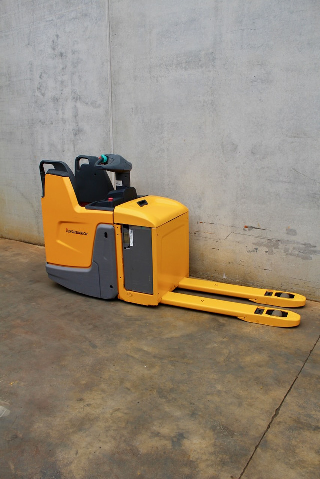 Jungheinrich ERE 225 LI-ION - Pallet truck: picture 4 Jungheinrich ERE 225 LI-ION - Pallet truck: picture 4