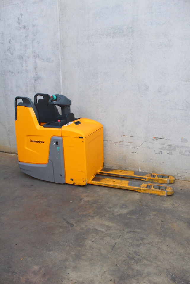 Jungheinrich ERE 225 LI-ION - Pallet truck: picture 4 Jungheinrich ERE 225 LI-ION - Pallet truck: picture 4