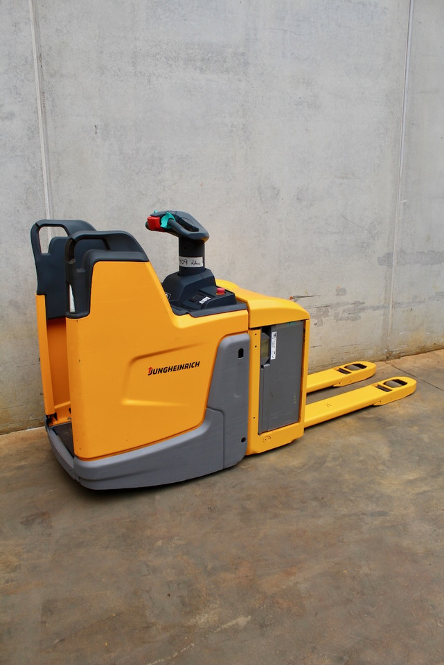 Jungheinrich ERE 225 LI-ION - Pallet truck: picture 3 Jungheinrich ERE 225 LI-ION - Pallet truck: picture 3