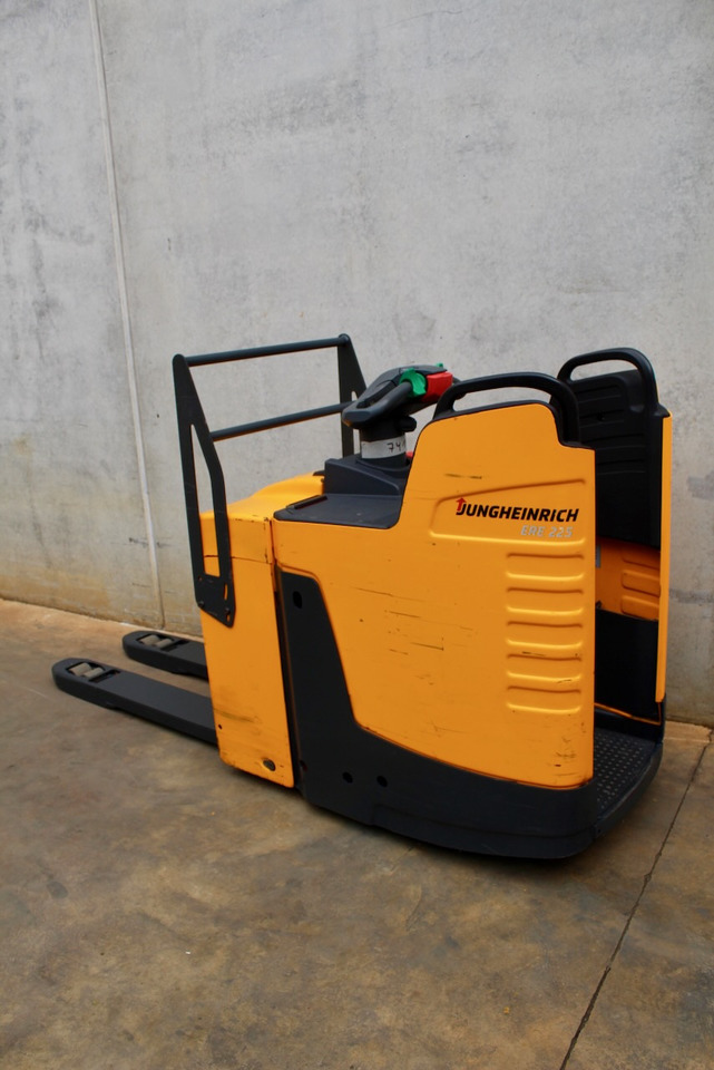Jungheinrich ERE 225 - Pallet truck: picture 1 Jungheinrich ERE 225 - Pallet truck: picture 1