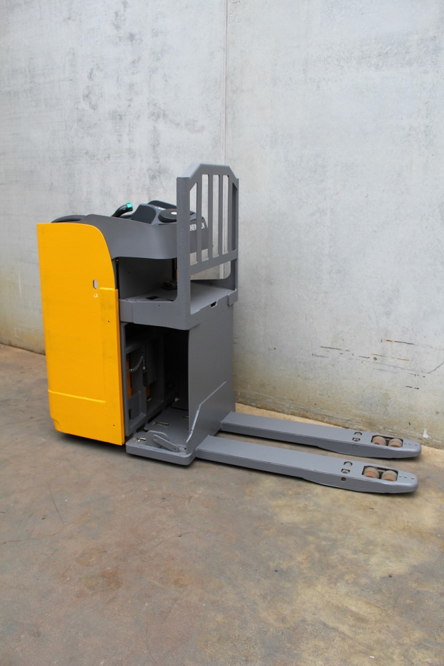 Jungheinrich ESE 120 - Pallet truck: picture 4 Jungheinrich ESE 120 - Pallet truck: picture 4