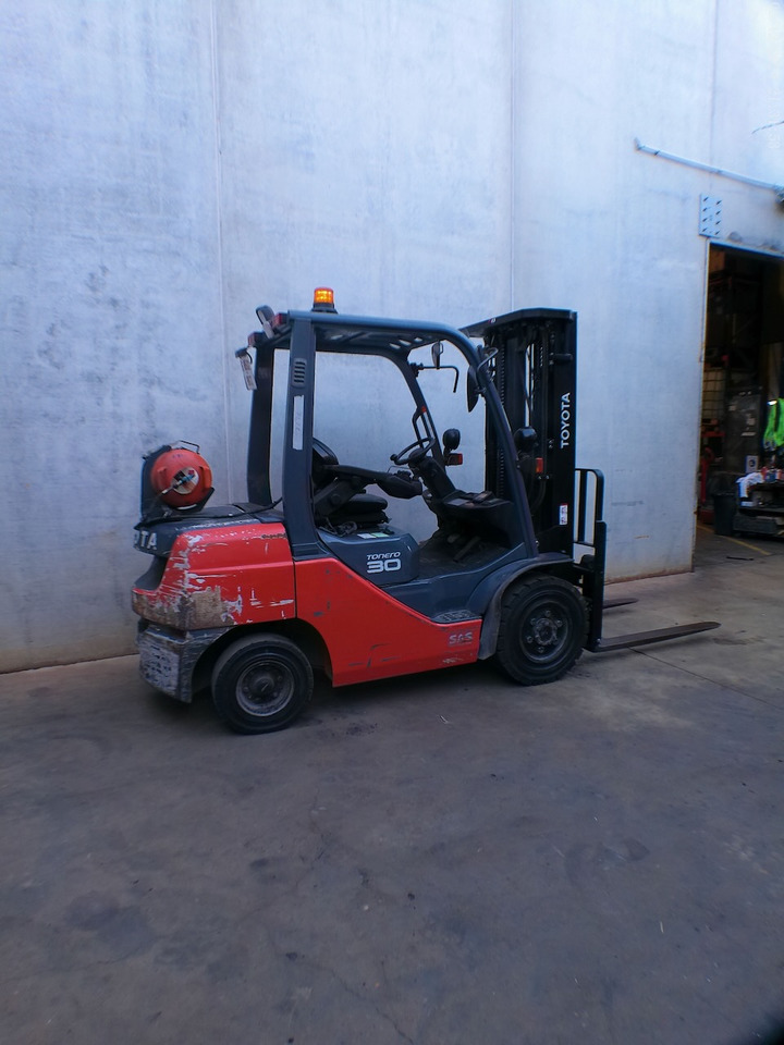 Toyota 02-8FGF30 MATRICULADA - LPG forklift: picture 2 Toyota 02-8FGF30 MATRICULADA - LPG forklift: picture 2