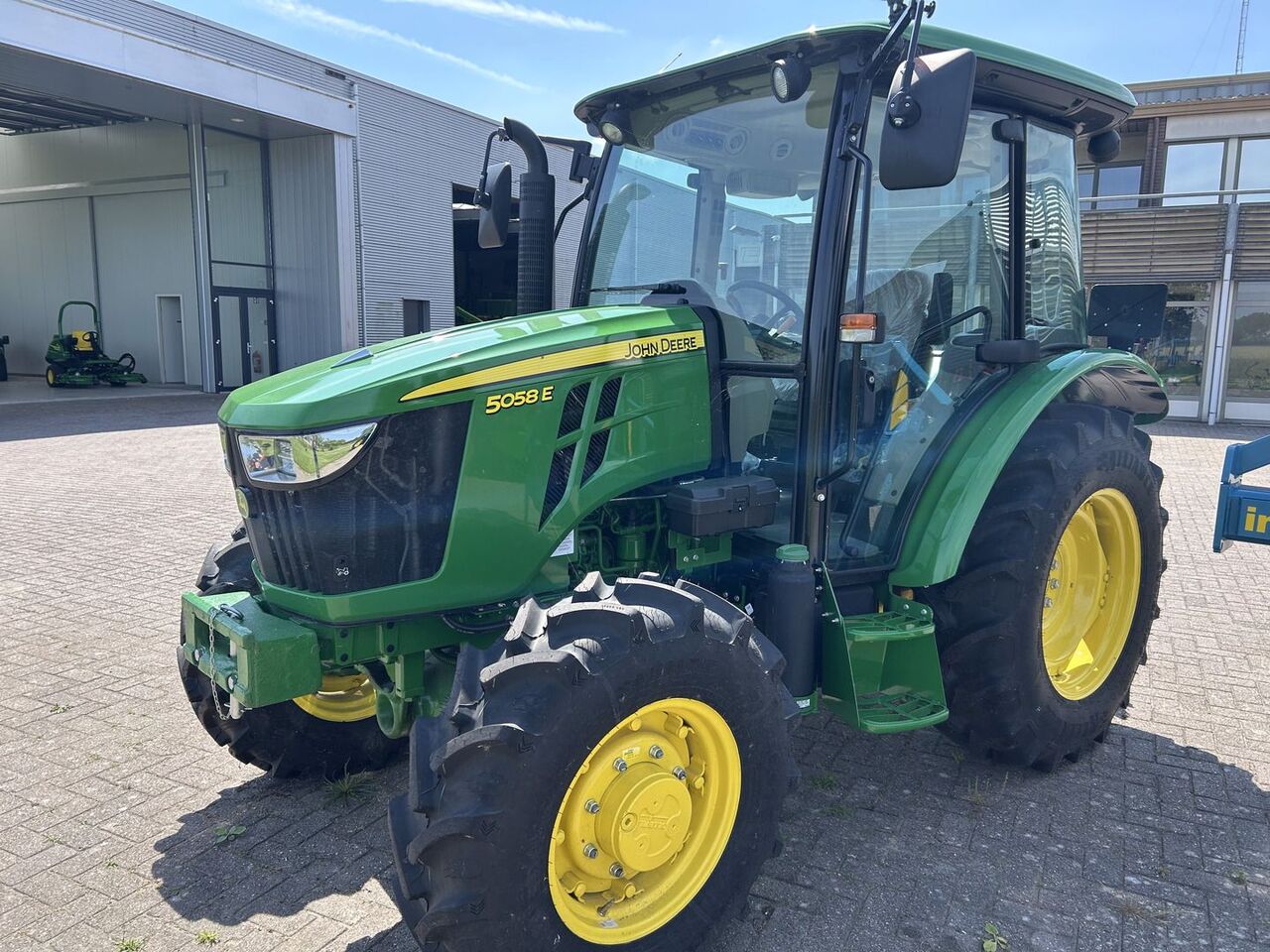 5058E John Deere - Farm tractor: picture 1 5058E John Deere - Farm tractor: picture 1