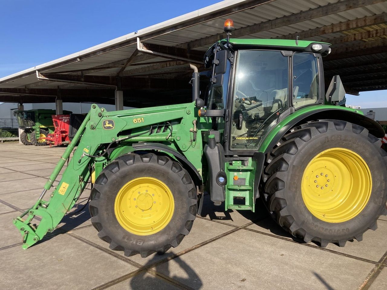 6110R John Deere - Farm tractor: picture 2 6110R John Deere - Farm tractor: picture 2
