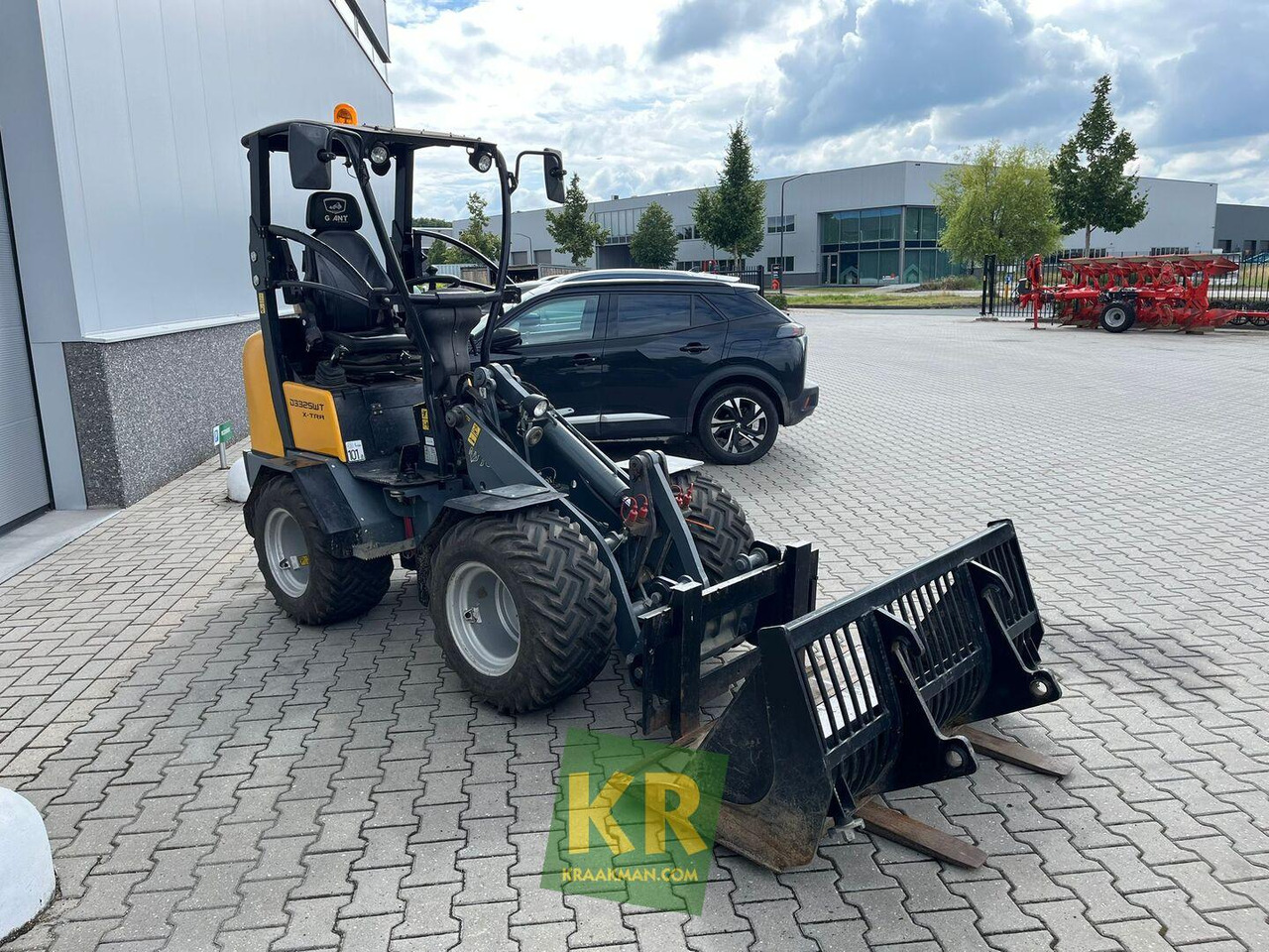Compact loader Giant D332: picture 13