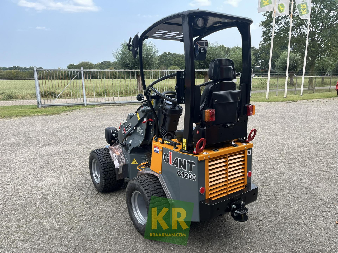 Giant G1200 - Compact loader: picture 5 Giant G1200 - Compact loader: picture 5