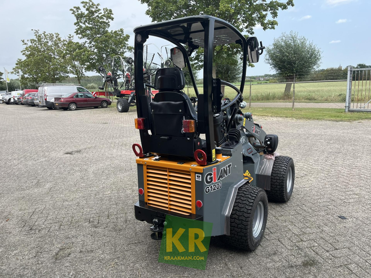 Giant G1200 - Compact loader: picture 4 Giant G1200 - Compact loader: picture 4